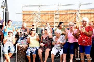 Protesta de vecinos y feriantes (Foto y Antonio Alí)